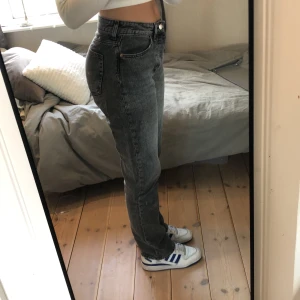 Mid waist jeans från Hm - Är 170cm, storlek 36