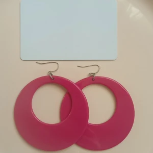 Stora örhängen  - Cute!