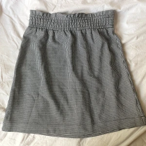 Kjol  - Black and white mini checkered skirt