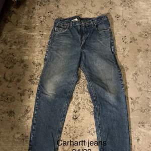 Feta carhartt jeans riktigt schysst färg!  Storlek 34/30!  Pris 299 kr