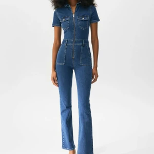 Jeans jumpsuit - Snygg jumpsuit enbart använd 1 gång💕