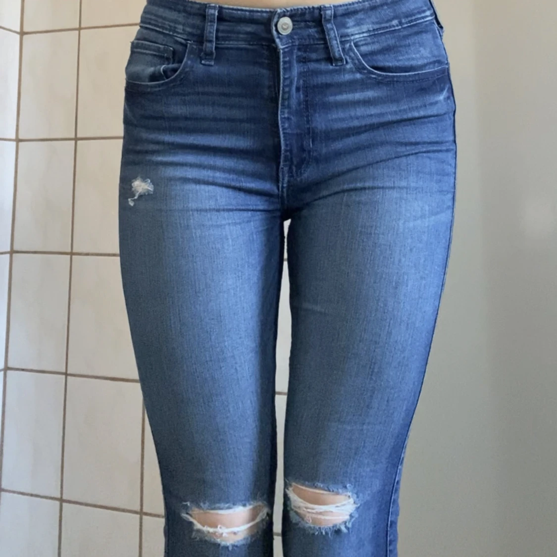Blå Hollister jeans med hål  - 90
