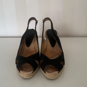 Klackskor - Suoer fina sommar skor, storlek 38 funkar även 39. Pris: 60kr +frakt 
