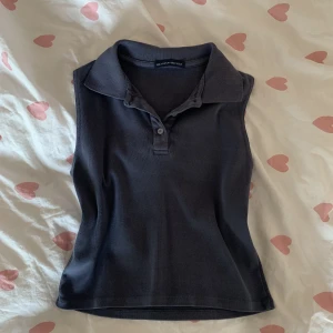 söt brandy tröja - säljer denna jättefina brandy melville polotröjan som tyvärr inte kommit till användning 💕 den säljs inte längre🙌 den är one size men tror det är typ S 💕 använd gärna köp nu ‼️ 