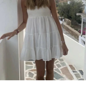Klänning - Klänning från zara! Storlek M men skulle säga att den passar S🥰
