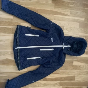 Uhip jacka - Uhip jacka, hyfsat tunn i storlek 40, mycket bra skick