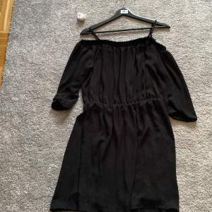 En svart klänning 
