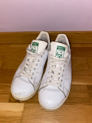 Adidas Stan Smith - Adidas Stan Smith Mycket kvar att ge ! 