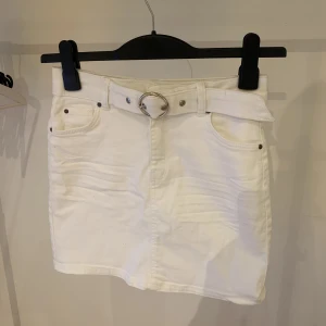 Bershka kjol - Bershka mini skirt med stretch.
