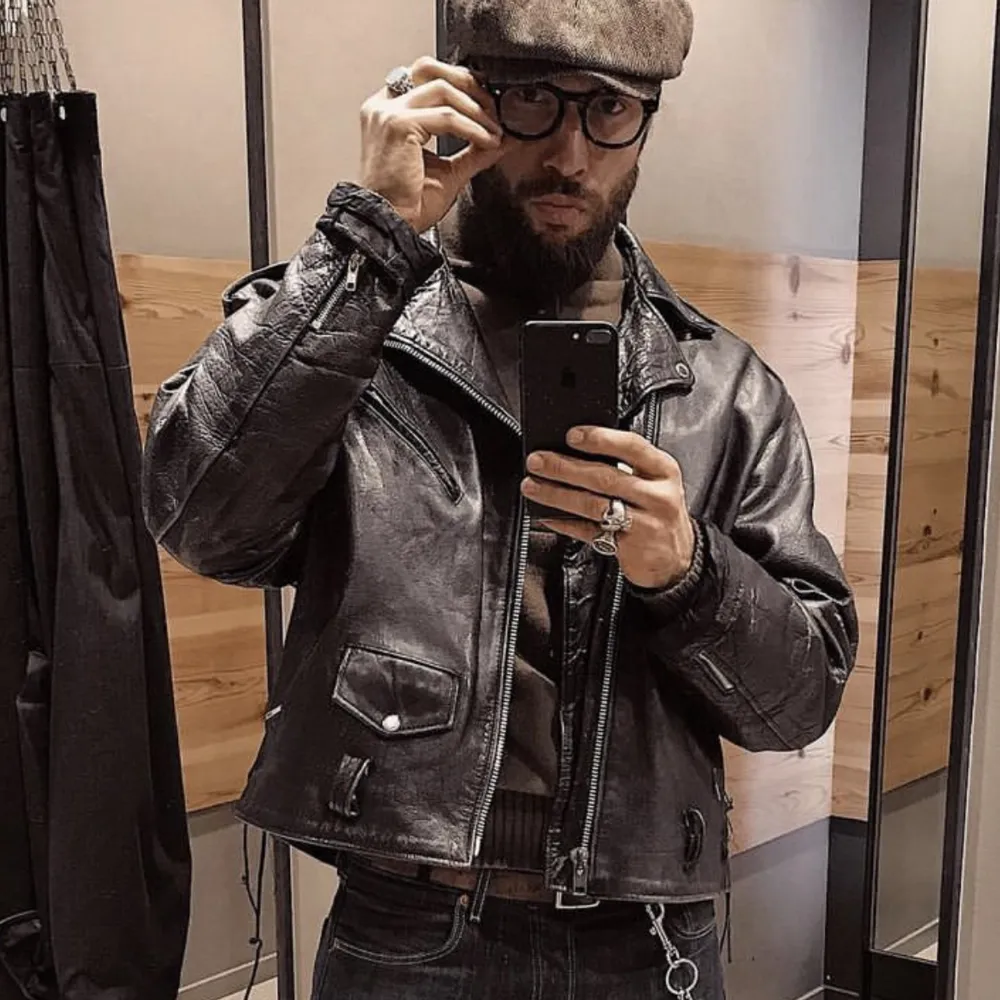Skinnjacka i xl säljs,  väldigt snygg slitning!. Takit.