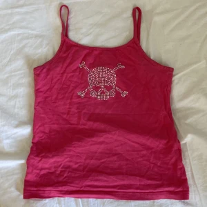 Y2k linne - Så fint linne med rhinestones❤️ inga diamanter har ramlat av och är i bra skick! Från H&m barnavdelningen men passar mig som brukar ha XS/S