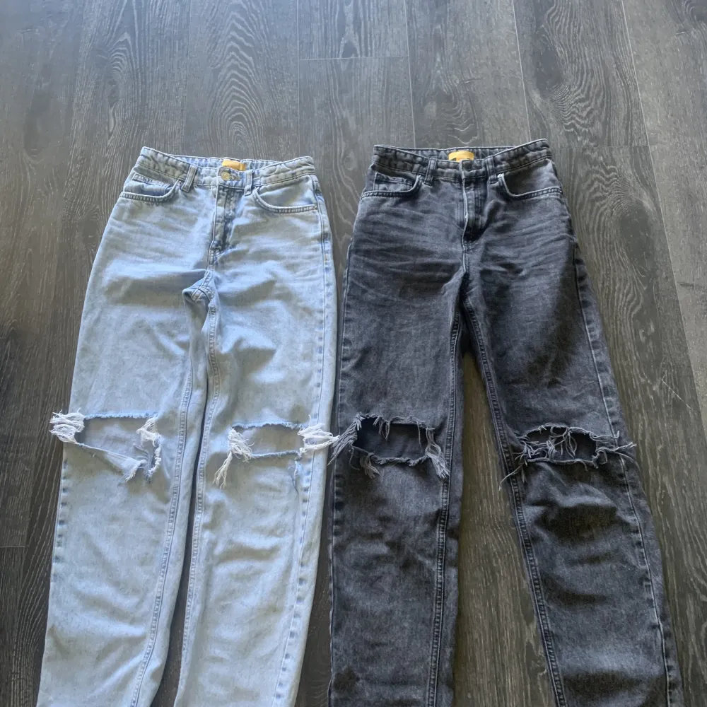 Jätte fina jeans. Har ingen fläck eller nån ting, säljer dom för 450kr ihop. Köpte dom ungefär för en 400 hundring styck. Strl 152 på båda.. Jeans & Byxor.