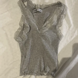 Grått sommarlinne  - Säljer ett jätte mysigt linne, inga defekter. Köpt på New yorker