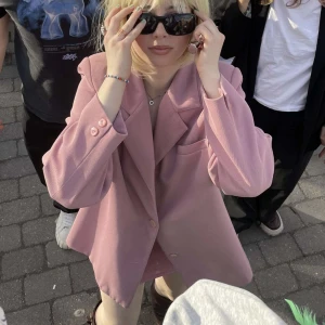 Oversized rosa kavaj  - Oversized ljusrosa kavaj (ca storlek S). I gott skick💖