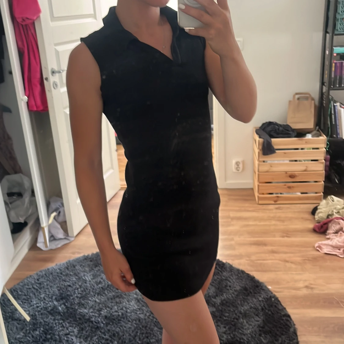 Svart kort klänning