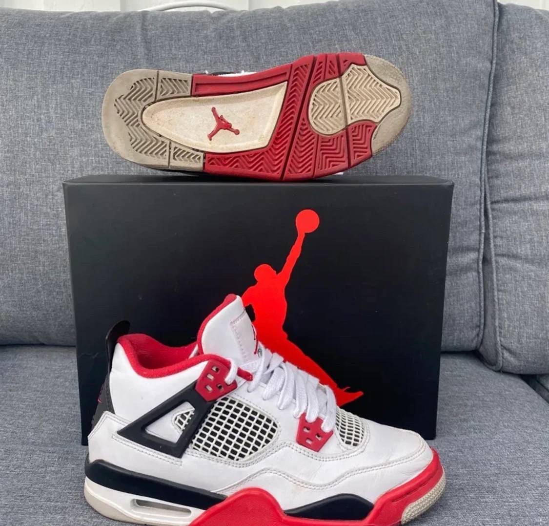Jordan 4 fire red - 90
