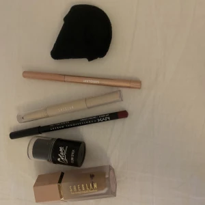 Smink - Säljer lite av mitt smink från sheglam, NYX och glam. Om ni har frågor om pris går det bara att fråga😊lite av sminket är andvänt men inte allt❤️