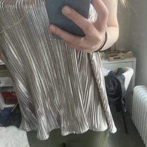 Kjol/topp - Denna kjol som jag använt några gånger som topp. Skitsnygg som både kjol och topp💞storlek 158/164 i barn men passar som en S💞💞köpare står för frakt💞💞