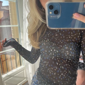 Festtopp - Topp i mesch från &otherstories, storlek 34 