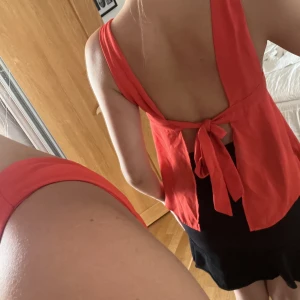 Super fin topp - En jätte söt orange/röd topp i fint skixk