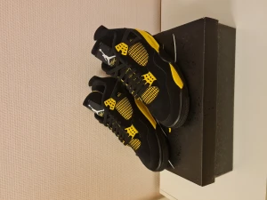 Ny Air Jordan 4 Retro Thunder - Ny Air Jordan 4 Retro Thunder Helt nya aldrig använda sälja på grund av beställt fel storlek 
