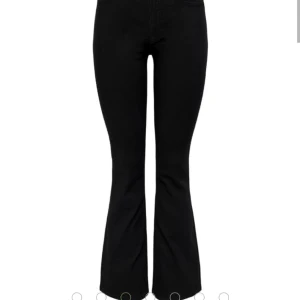 Bootcut jeans från ONLY - Köpta december förra året. Säljer då de är för korta. Nypris 280 kr 💗