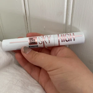 Sky high tinted primer - Väldigt fin bas på fransarna och resultatet blev väldigt nöjda och långa fransar❤️