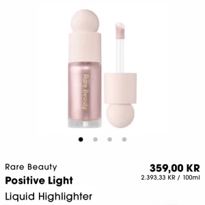 rare beuty - Säljer denna highlitern i en hel förpackning, aldrig andvänd!!!! Helt ny. Säljer dp jag köpte fel och ej gick o returnera så vill hellre få pengar o kunna köpa en ny än att andvänder något jag ej gillar💓kan skicka bilder på förpackning o inuti! Helt ren o