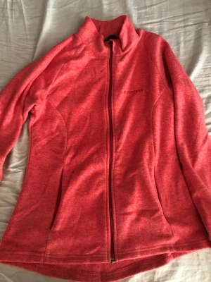 Märkeströja  - Super skön och värmande tröja! Bra skick men använd. 