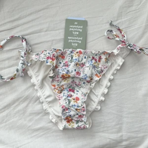 Helt ny bikiniunderdel - Helt ny bikiniunderdel från hm