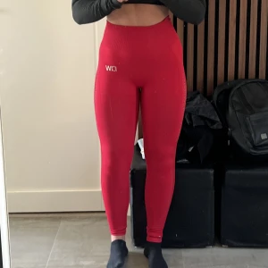 träningsbyxor  - Säljer mina iciw träningsbyxor eftersom dom inte kommer till användning längre😊