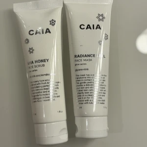 Caia anskiskmask och scrub - En honey  scrub o en Face mask från caia som jag fick förra årets kalender! Har inte används säljer båda för 200 separat 100