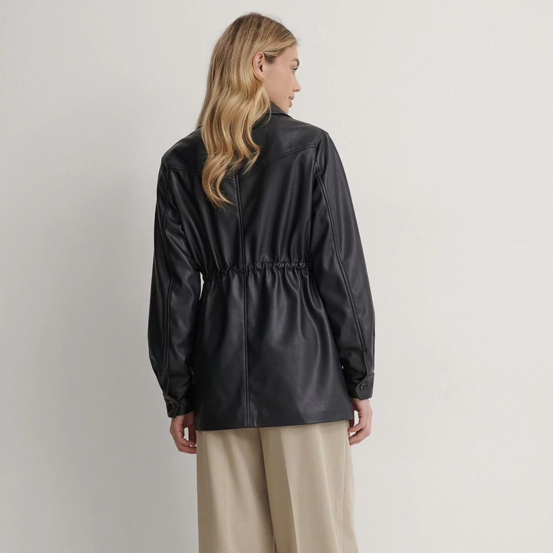 Svart läder kappa  - 90