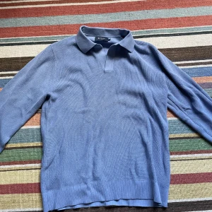 Riley rugbyshirt - Helt ny Riley rugbyshirt! Oanvänd! Ett fint tillägg i en preppy-esque garderob! Pris prutbart!