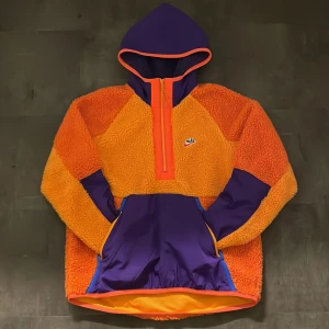 Nike Hoodie 🍊 - Super fin skick! Använt max två gånger 🍊beställt från sns ✌️