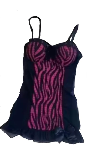 Söker! Ett sånt här linne - Jag söker ett sånt här typ av linne! Hör av dig om du har ett! Gärna lika nån av de här två! Vi kan diskutera pris men jag kommer ej köpa om det är över 500. Kupan ska vara i aa eller a! (Gör inget om den e lite större än A )