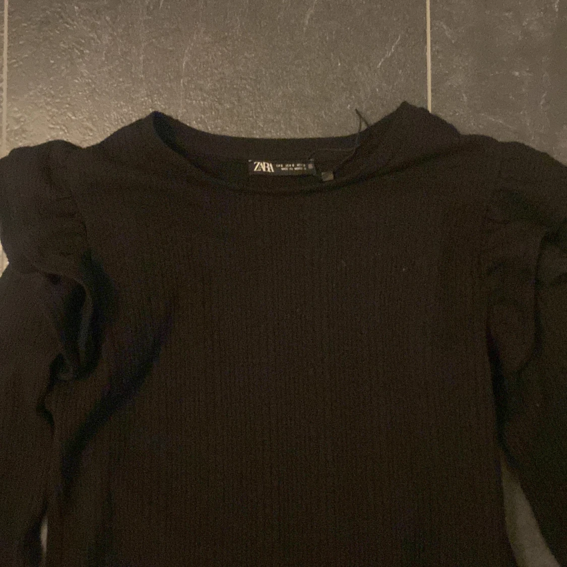 Svart volangtröja 💕 - 91