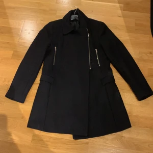 KAPPA - En jättefin kappa få tals gånger använd❤️🌸👍inga defekter förutom lappen som gått sönder som du ser på bild 2🙌🏻 - 20%!!