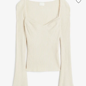 H&M ribbstickad tröja - Sååå fin slutsåld ribbstickad beige tröja från H&M 🤎 