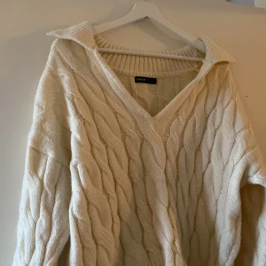 Stickad tröja  - Stickad tröja ifrån Shein i strl L, fint skick!