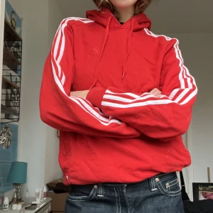 Adidas hoodie - Sjukt cool hoodie från adidas!