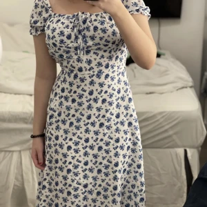 Söt klänning - Läs bio! Söt blommig midsommar klänning❤️Bara att trycka på köp nu❤️