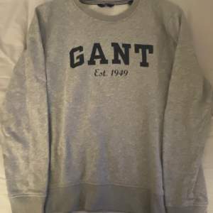 Gant sweatshirts Blå, storlek, 170cm 15år Grå, storlek, 158/164cm 13-14år 150kr st 300kr för båda