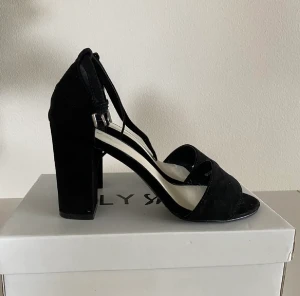 Klackskor - Säljer klackskor från Nelly, nypris 1000kr☺️storlek 39 