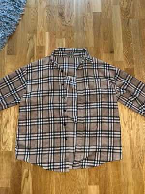 Burberry skjorta - Strl M Som ny