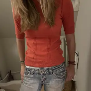  söt orange stickad t-shirt ❤️