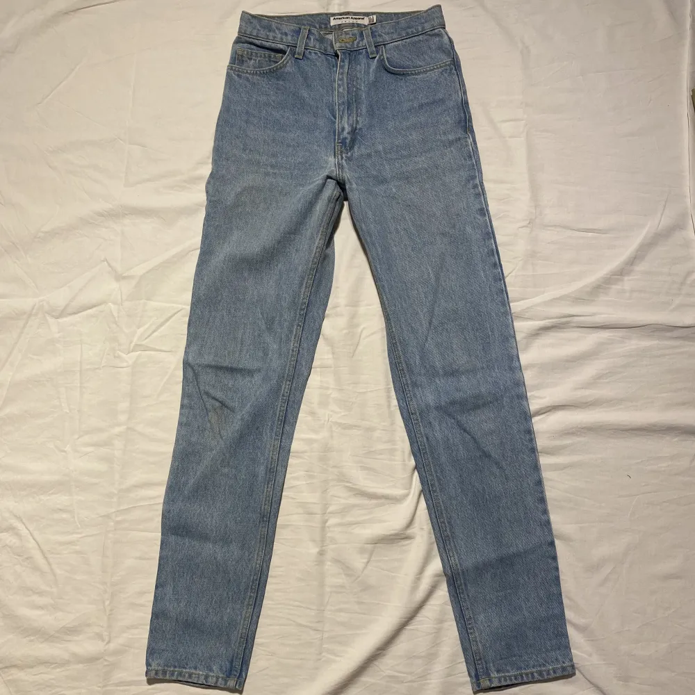 Jeans fr american apparel som tyvärr blivit för små, passformen är likt mom jeans. Jeans & Byxor.