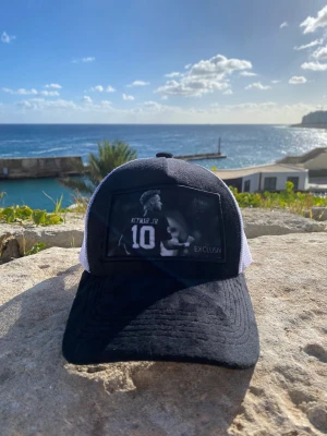 Exlusiv Clothing Velvet keps - Hej