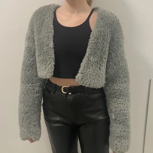 Teddy kofta  - Virkad (handgjord) teddyjacka i storlek S. 