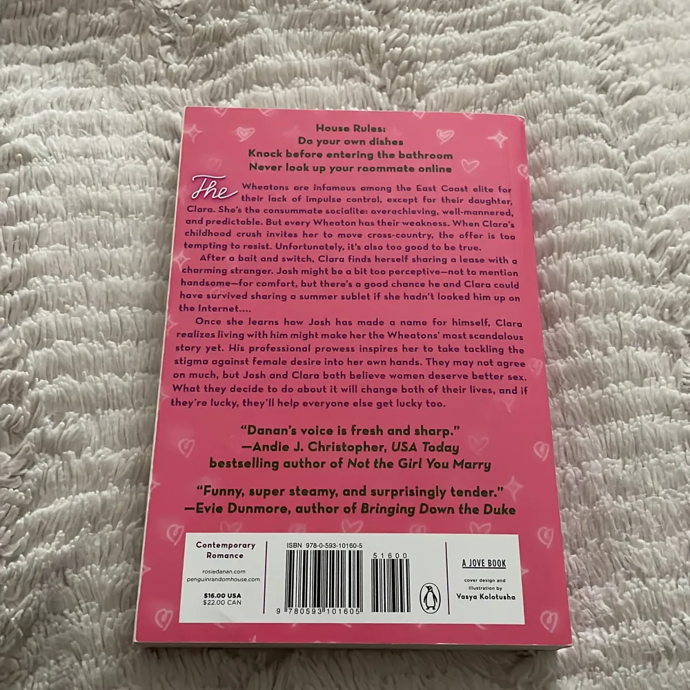 The roommate bok som är på engleska, jättebra skick och nästan helt ny! 💗 Priset är bestämt efter att göra det billigare än andra webbsidor och platser ⭐️. Övrigt.